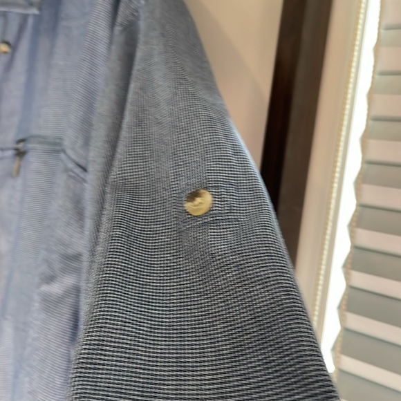 North Face  Activewear Utility  shirt with pockets . - Picture 5 of 9